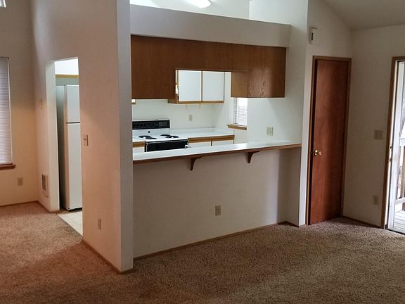 3rd image of 432 SE McKinley Ave