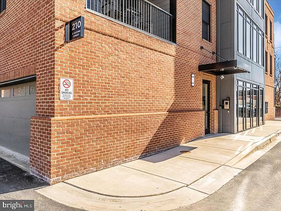 5th image of 210 E 2nd St #401