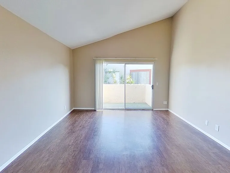 401 Beach Blvd - El Pueblo Apartments — Photo 37