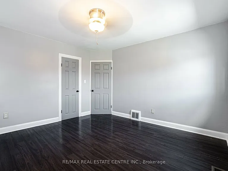 102 Wilson Rd S #UPPER LEVEL — Photo 14