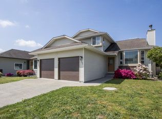 12181 Chestnut Cres, Pitt Meadows, BC V3Y 2C8