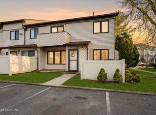 82 Wolkoff Ln #A, Staten Island, NY 10303