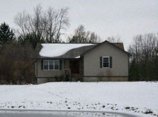 2105 Stone Henge Ct, Fenton, MI 48430