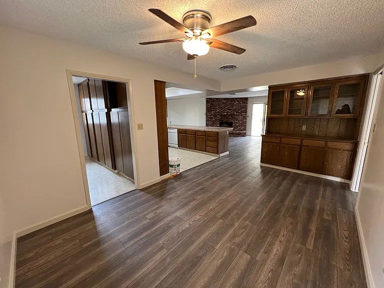 7200 Bennington Way — Photo 3
