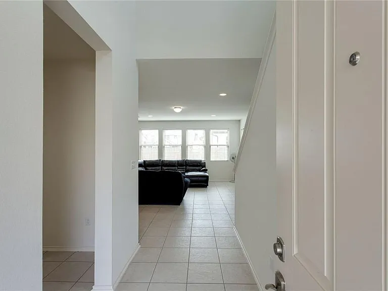 9109 Garnet Dr — Photo 3