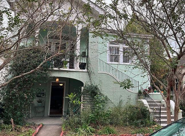 1st image of 629 N Hennessey St #629