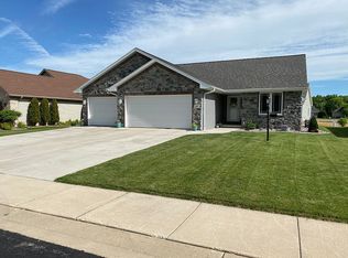 287 Royal Saint Pats Dr, Wrightstown, WI 54180