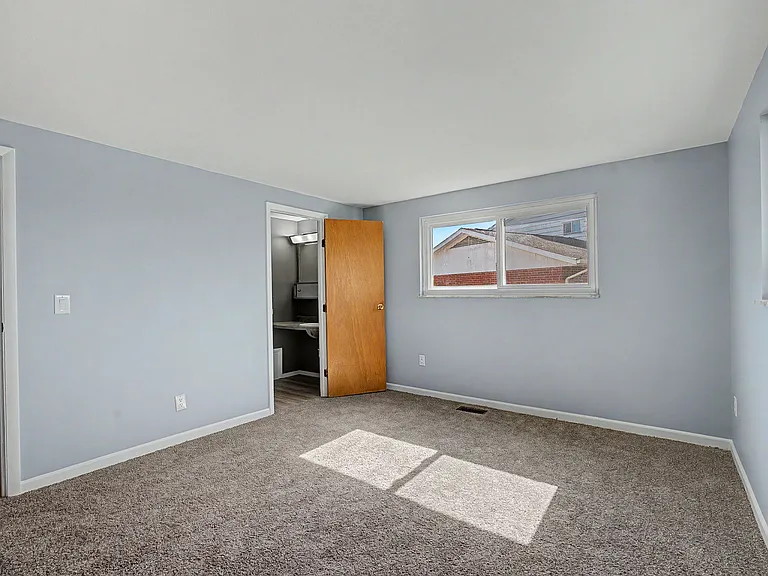 5850 Corlett Ct — Photo 10