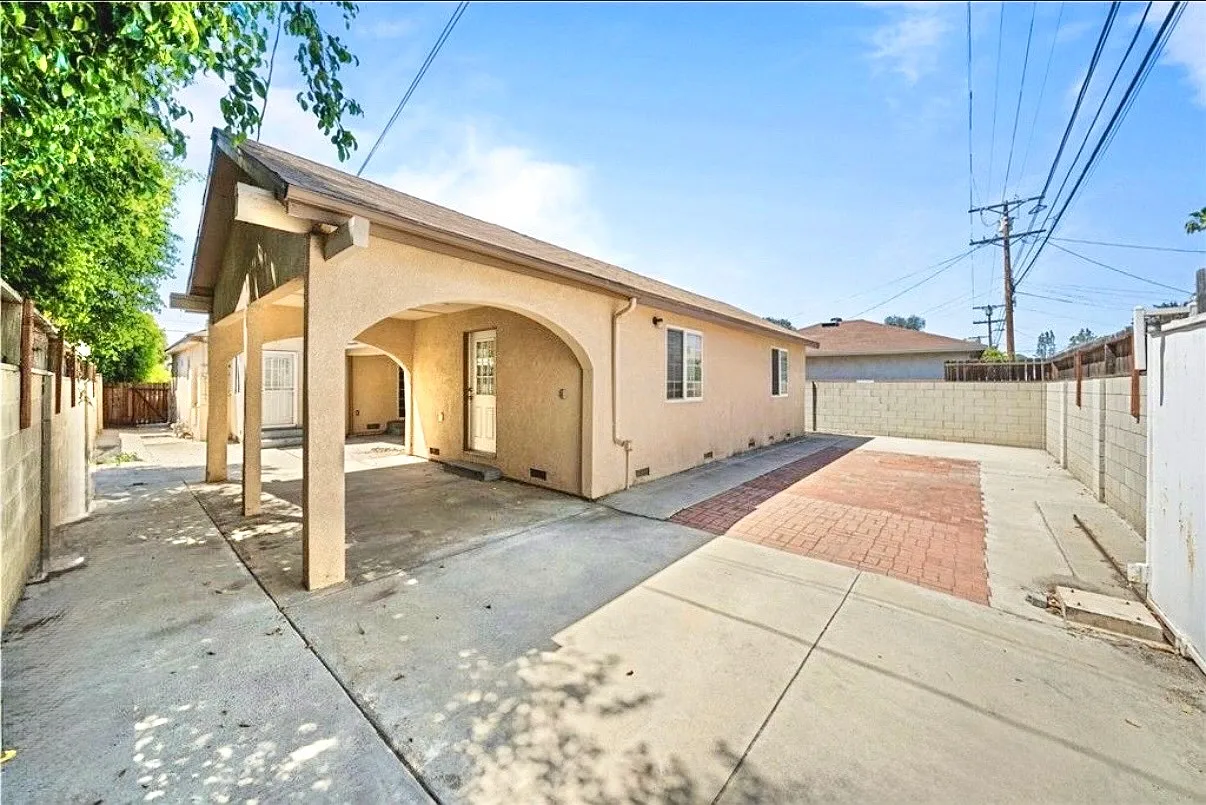 1 bed, 600 sqft, $2,400 — Photo 2