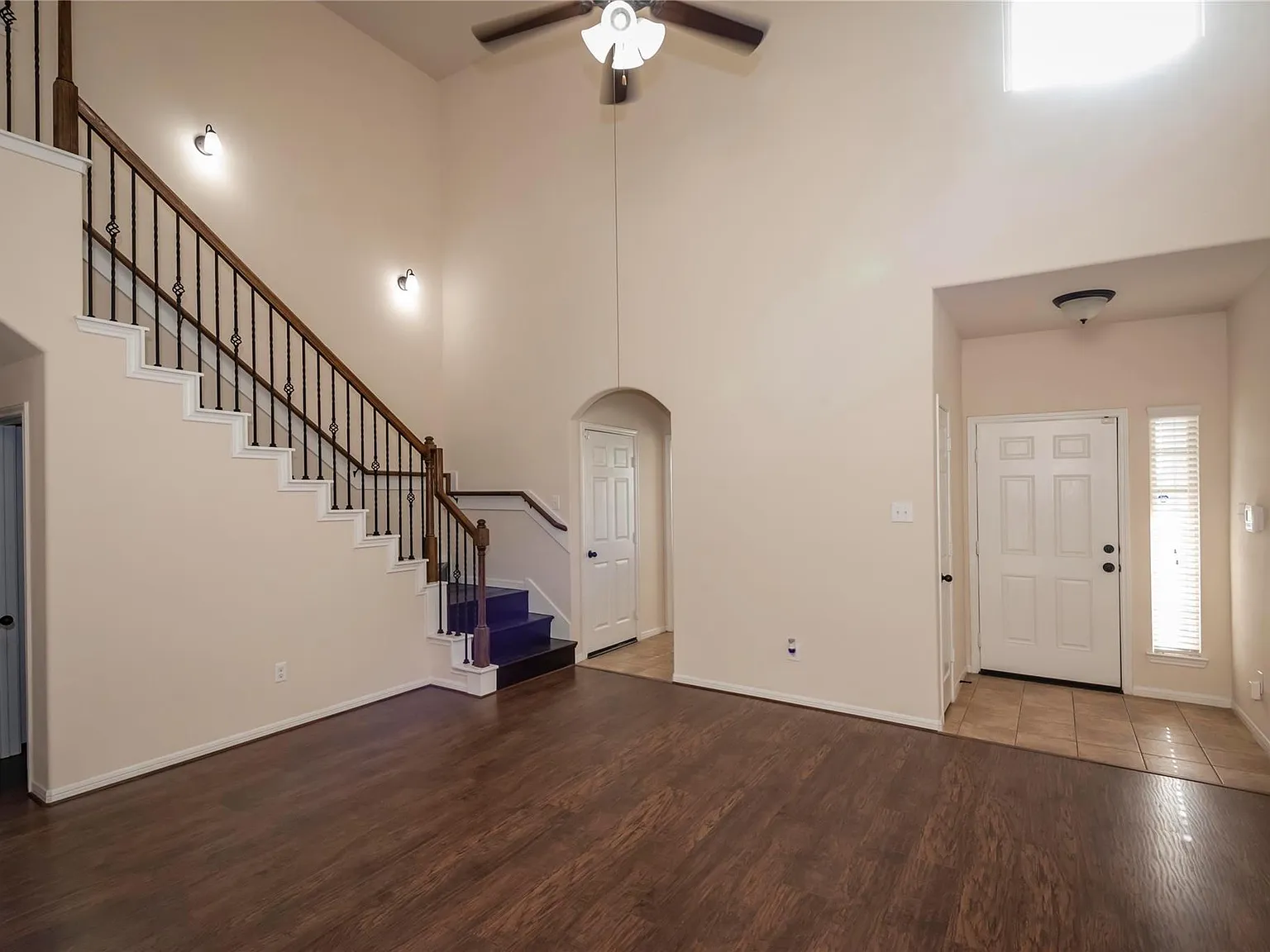 4 bed, 2.5 bath, 2016 sqft, $2,199 — Photo 1