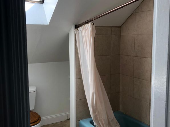 635 Fall River Ave #3