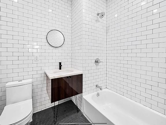 4th image of 388 Cornelia St #1