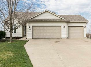 8410 Brighton Ct SW, Cedar Rapids, IA 52404