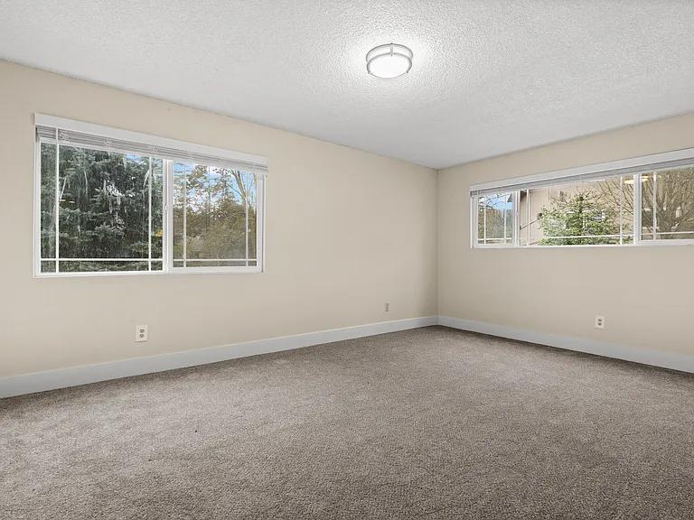 Creekside Apartments — Photo 21