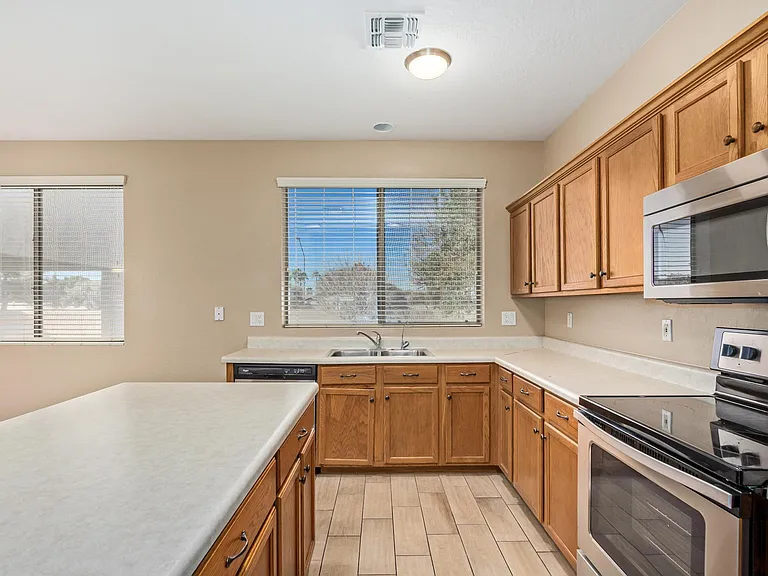 504 N Swallow Ln — Photo 13