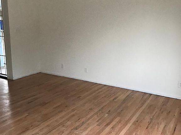4th image of 217 S Pine St APT B