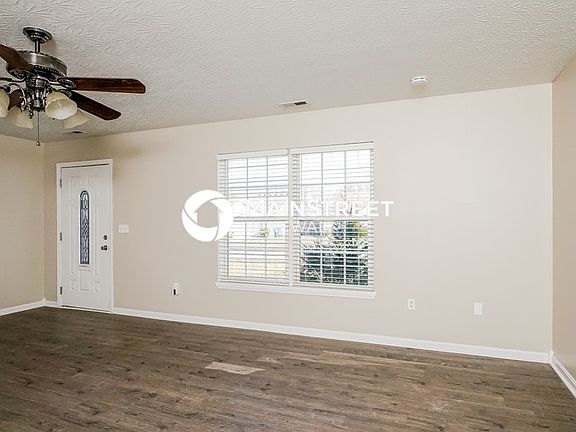 5th image of 375 Clover Cove Dr