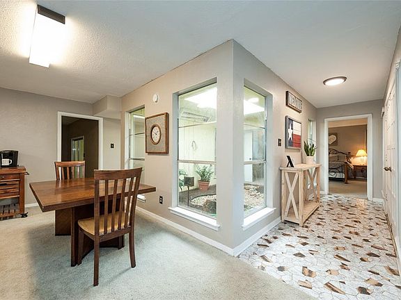 3rd image of 518 Lakevista N