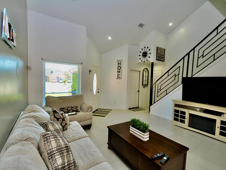 3330 Beran Dr — Photo 10