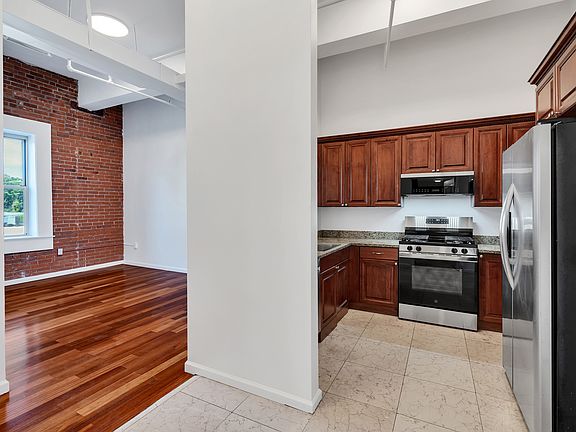 2nd image of 850 Grand Ave Unit 202