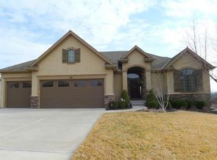 8119 Longview Rd, Lenexa, KS 66220