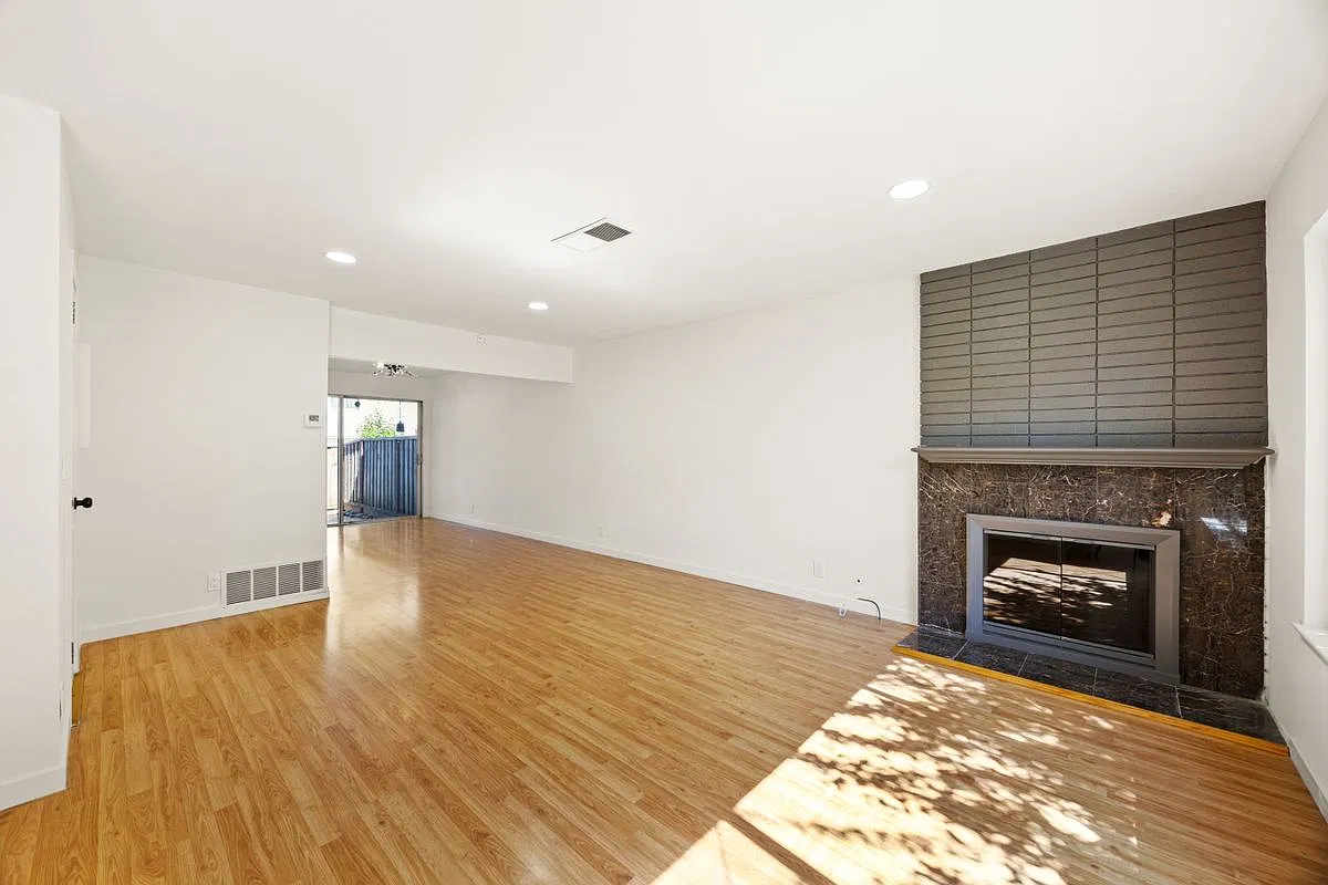 2 bed, 1.5 bath, 1152 sqft, $2,900 — Photo 1