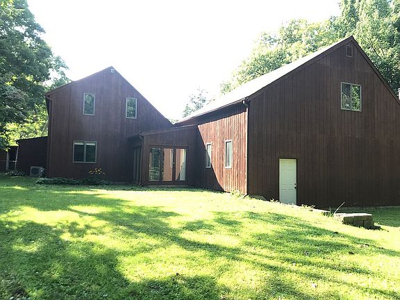 3rd image of 16 Deerfield Ln