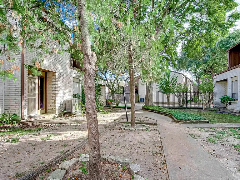 8312 Augustine Dr #D — Photo 38