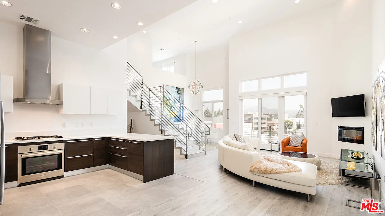 2 bed, 2.5 bath, 1460 sqft, $4,395 — Photo 1