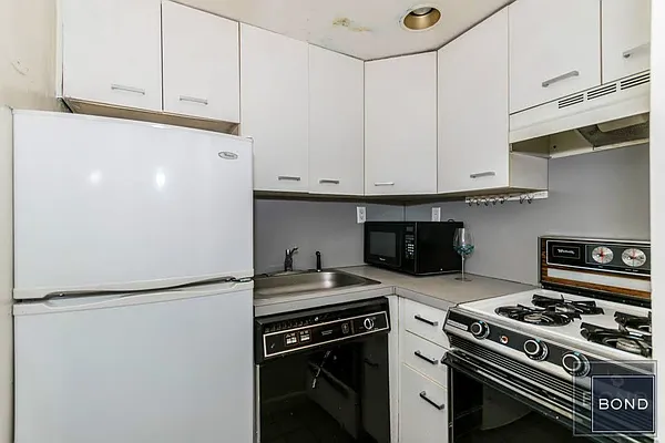 Rented by Bond New York | media 1