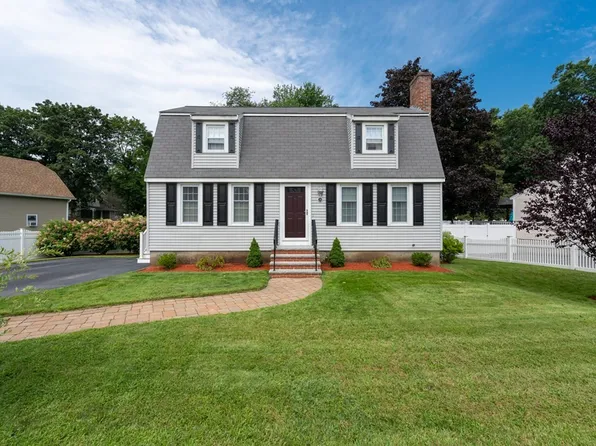 20 Freda Ln, Lowell, MA 01854