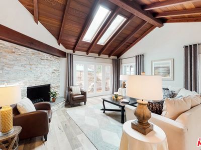 15480 Del Gado Dr, Sherman Oaks, CA, 91403