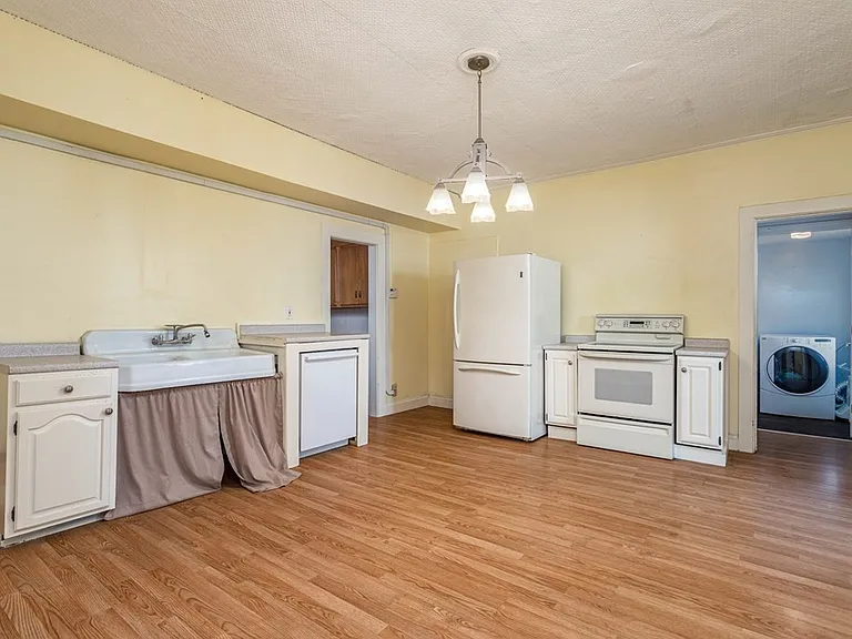 886 Main St #2 — Photo 12