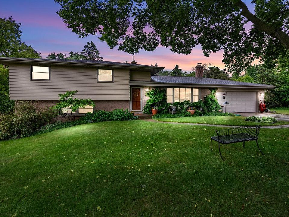 11630 North Riverland ROAD, Mequon, WI 53092 Zillow
