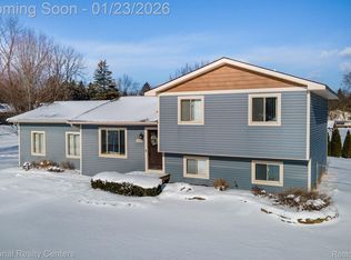 3955 Westlyn Dr, Orion, MI 48359