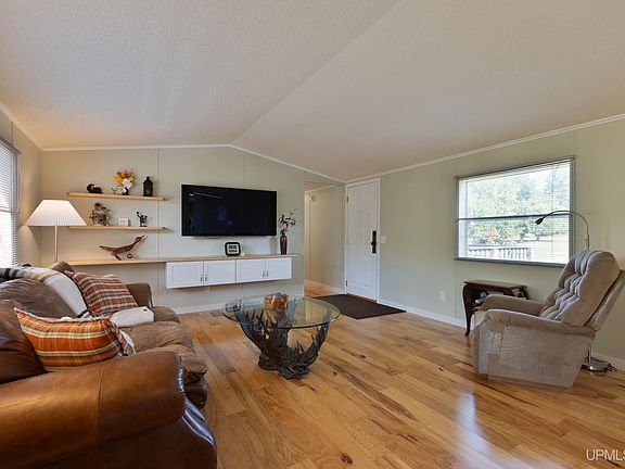 3rd image of 232 McMaster Rd