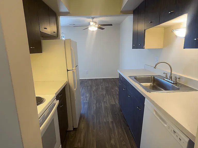 Knottingham Apartments — Photo 43