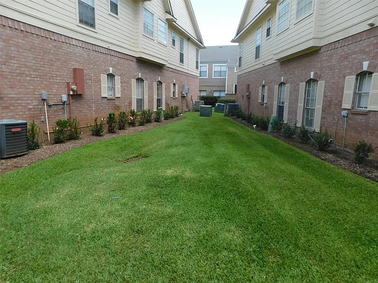 2710 Grants Lake Blvd #F4 — Photo 35