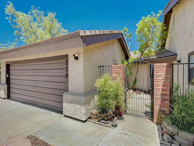 538 Lambeth Ct — Photo 5