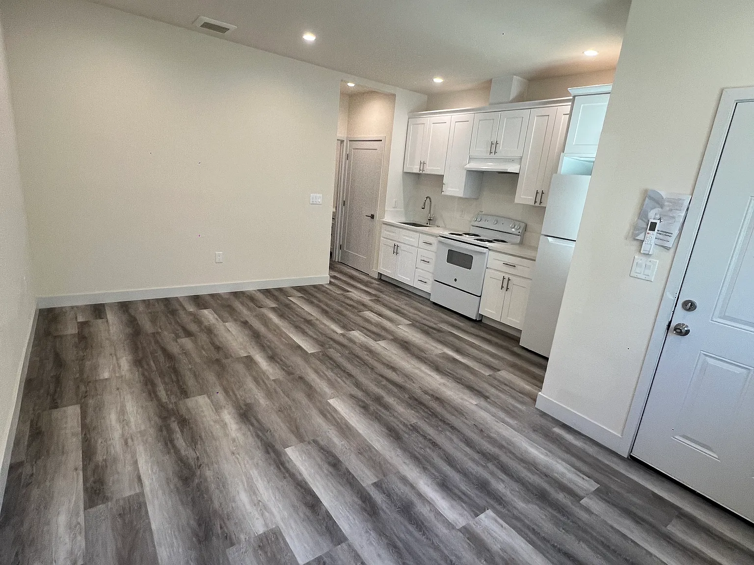 1 bed, 600 sqft, $2,100 — Photo 4