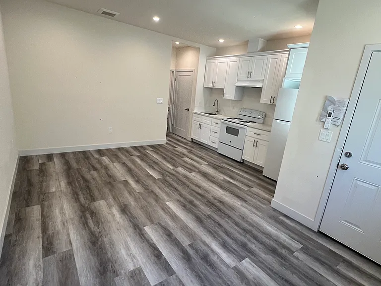 11616 Hamlin St #11620 — Photo 4