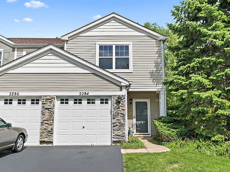 2284 Flagstone Ln — Photo 1