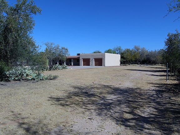 3rd image of 1040 W Calle Concordia