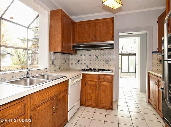 5th image of 1245 Saint Johns Ave