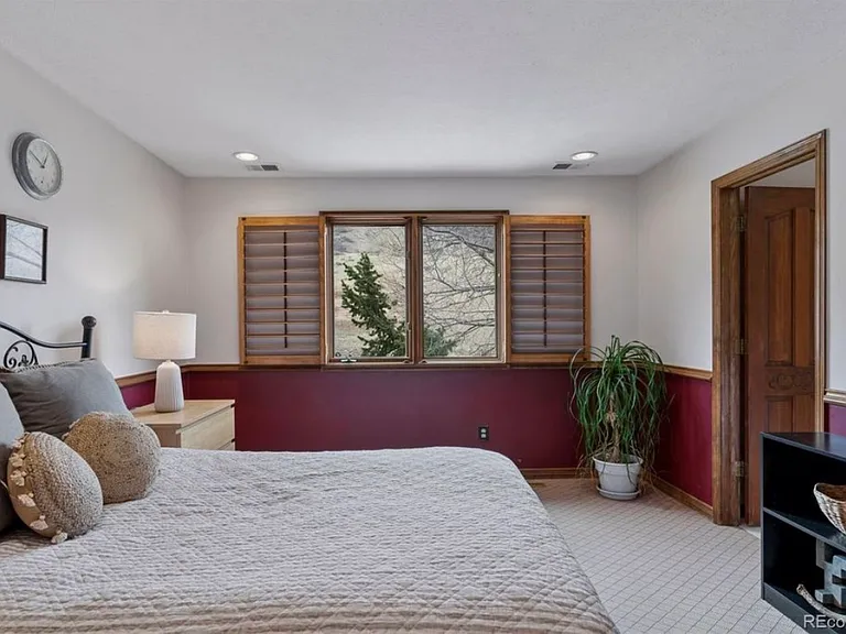 5 Tamarade Dr — Photo 11