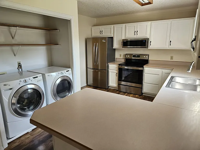 509 Oakfield Dr — Photo 4