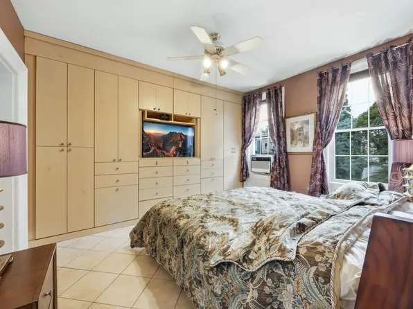 87 Sherman Place image 16 of 37