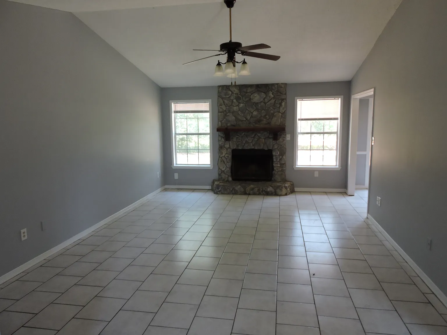 3 bed, 2.0 bath, $1,600 — Photo 2