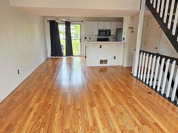 4th image of 5087 Singleton Dr #33D