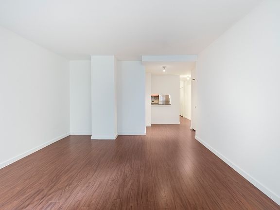 3rd image of 100 John St APT 1810